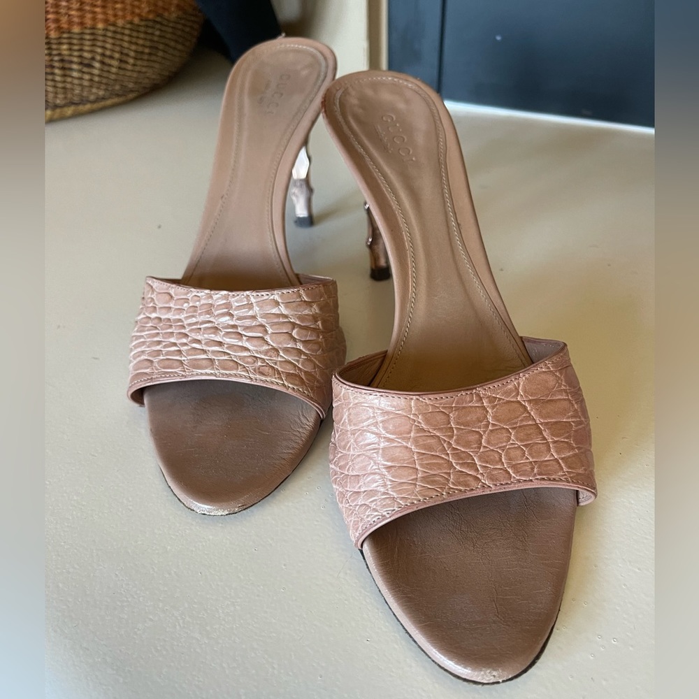 Hard-to-find color in a versatile Gucci mule!